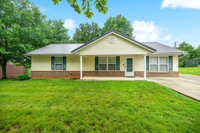 Welcome home to this spacious 4-bedroom, 2-bath ranch offering - photo 12