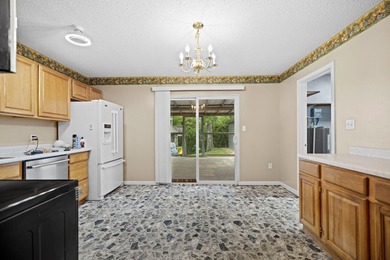 Welcome home to this spacious 4-bedroom, 2-bath ranch offering - photo 18