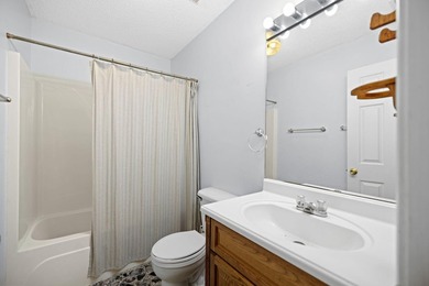 Welcome home to this spacious 4-bedroom, 2-bath ranch offering - photo 25