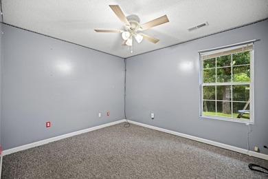 Welcome home to this spacious 4-bedroom, 2-bath ranch offering - photo 31