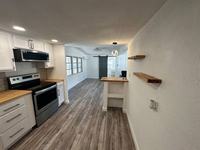 Welcome to Silk Oak Lodge - Resort-Style Living in the Heart of - photo 6