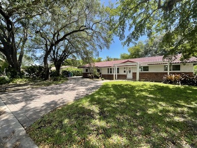 Immaculate MOVE IN READY! 5 bed/ 2baths house in Coral Springs - photo 2