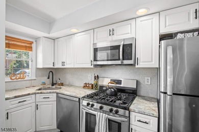 Move right into this freshly painted 2-bedroom, 1.5-bath - photo 4