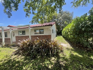 Immaculate MOVE IN READY! 5 bed/ 2baths house in Coral Springs - photo 5