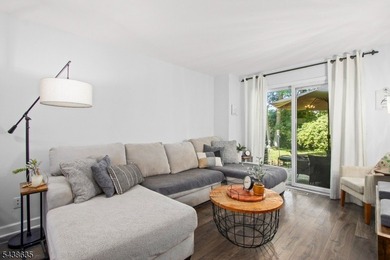 Move right into this freshly painted 2-bedroom, 1.5-bath - photo 6