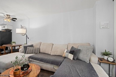 Move right into this freshly painted 2-bedroom, 1.5-bath - photo 7