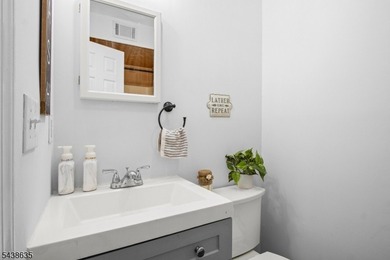 Move right into this freshly painted 2-bedroom, 1.5-bath - photo 10