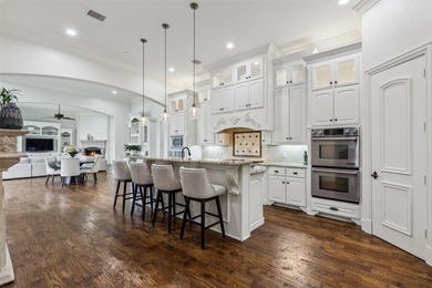 Welcome to this beautifully crafted two-story custom estate - photo 11