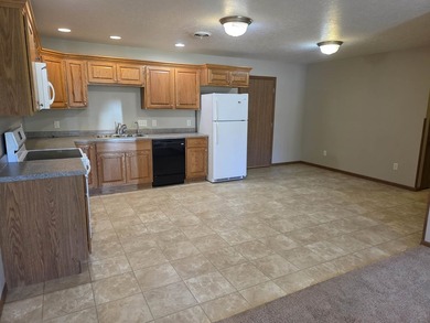 Here's a nice co~op in peaceful Hospers, Iowa. This unit is 970 - photo 2