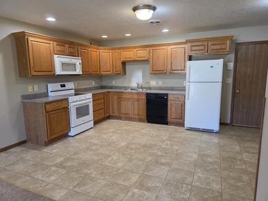 Here's a nice co~op in peaceful Hospers, Iowa. This unit is 970 - photo 3