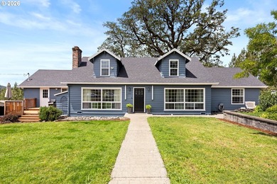 There is a certain ease to life in this 3+ bed, 3 bath home - photo 4