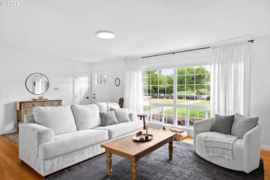 There is a certain ease to life in this 3+ bed, 3 bath home - photo 5