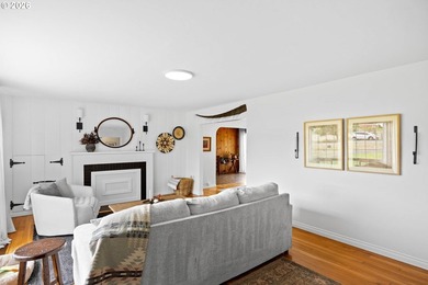 There is a certain ease to life in this 3+ bed, 3 bath home - photo 7