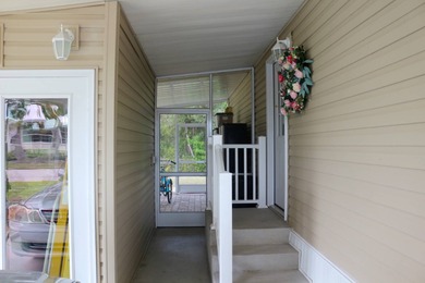 An immaculate and well-maintained 2-bedroom 2-bath manufactured - photo 3