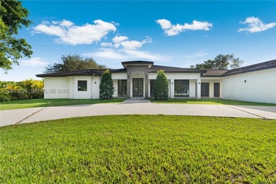 This extraordinary property offers a rare opportunity to enjoy - photo 5