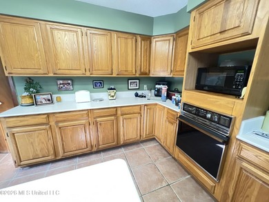 Prime Golf Course Living in Diamondhead | Wake up to sweeping - photo 11