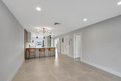 RENOVATED, MOVE-IN READY VILLA. Experience effortless Florida - photo 11