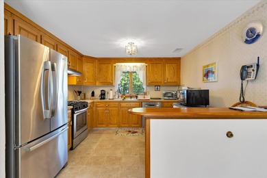 A West Dennis ''Jewel'' of a home. 34 Fisk Street offering three - photo 12