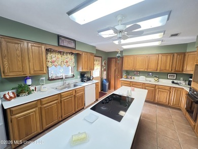 Prime Golf Course Living in Diamondhead | Wake up to sweeping - photo 12