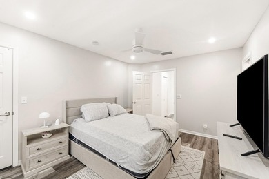 Gorgeous 3br, 2.5 bath, 1 car gar. renovated townhome in the - photo 12