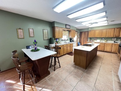 Prime Golf Course Living in Diamondhead | Wake up to sweeping - photo 13