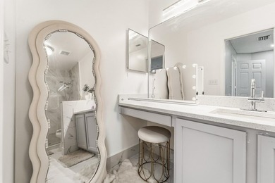 Gorgeous 3br, 2.5 bath, 1 car gar. renovated townhome in the - photo 13