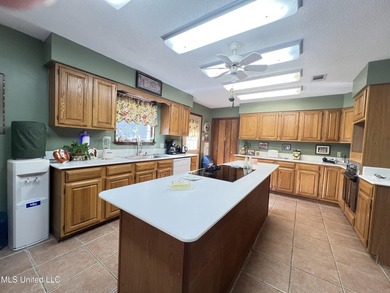Prime Golf Course Living in Diamondhead | Wake up to sweeping - photo 14