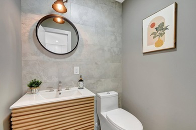 RENOVATED, MOVE-IN READY VILLA. Experience effortless Florida - photo 14