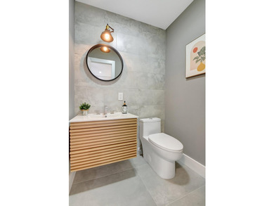 RENOVATED, MOVE-IN READY VILLA. Experience effortless Florida - photo 15