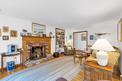 A West Dennis ''Jewel'' of a home. 34 Fisk Street offering three - photo 16