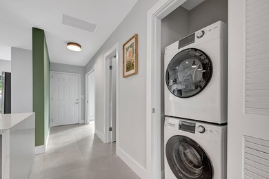 RENOVATED, MOVE-IN READY VILLA. Experience effortless Florida - photo 16