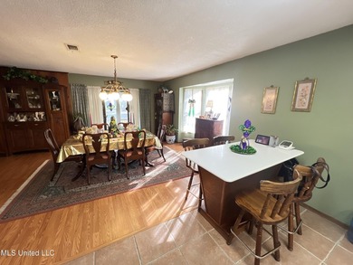 Prime Golf Course Living in Diamondhead | Wake up to sweeping - photo 17