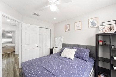 Gorgeous 3br, 2.5 bath, 1 car gar. renovated townhome in the - photo 17