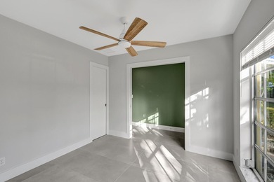 RENOVATED, MOVE-IN READY VILLA. Experience effortless Florida - photo 17