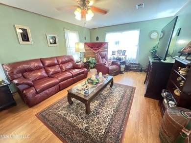 Prime Golf Course Living in Diamondhead | Wake up to sweeping - photo 18