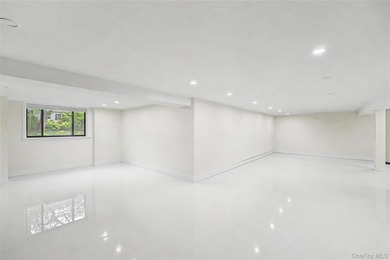 Located in the heart of Great Neck Village, this impeccably - photo 18