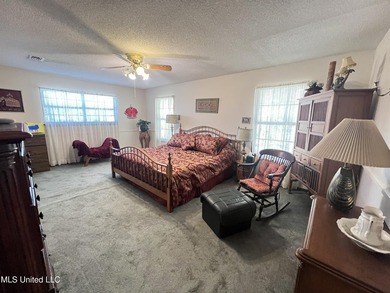 Prime Golf Course Living in Diamondhead | Wake up to sweeping - photo 22