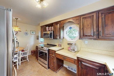 Live the ultimate lake lifestyle in the highly desirable Aqua - photo 23