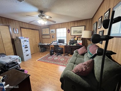 Prime Golf Course Living in Diamondhead | Wake up to sweeping - photo 25