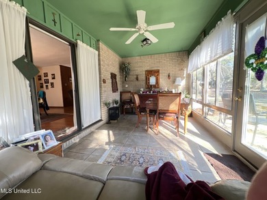 Prime Golf Course Living in Diamondhead | Wake up to sweeping - photo 27