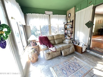 Prime Golf Course Living in Diamondhead | Wake up to sweeping - photo 29