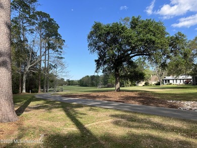 Prime Golf Course Living in Diamondhead | Wake up to sweeping - photo 32