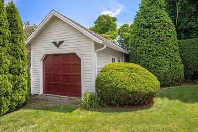 A West Dennis ''Jewel'' of a home. 34 Fisk Street offering three - photo 33