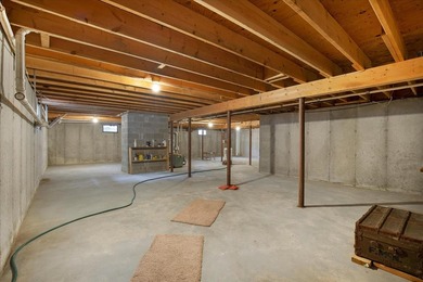 A West Dennis ''Jewel'' of a home. 34 Fisk Street offering three - photo 35