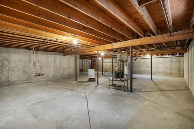 A West Dennis ''Jewel'' of a home. 34 Fisk Street offering three - photo 36