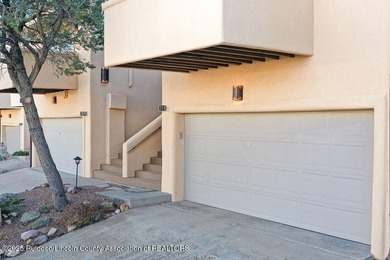 Beautifully upgraded & fully furnished, this 3-bedroom, 3-bath - photo 4