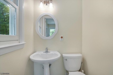 Impressive updated ranch.. Beautiful custom kitchen boasts an - photo 13