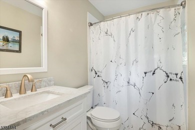 Impressive updated ranch.. Beautiful custom kitchen boasts an - photo 16