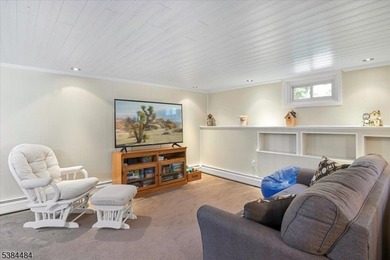Impressive updated ranch.. Beautiful custom kitchen boasts an - photo 17