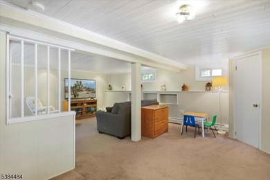 Impressive updated ranch.. Beautiful custom kitchen boasts an - photo 19